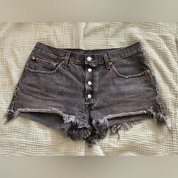 Vintage Levi’s 501 cut off shorts. - Picture 3 of 3